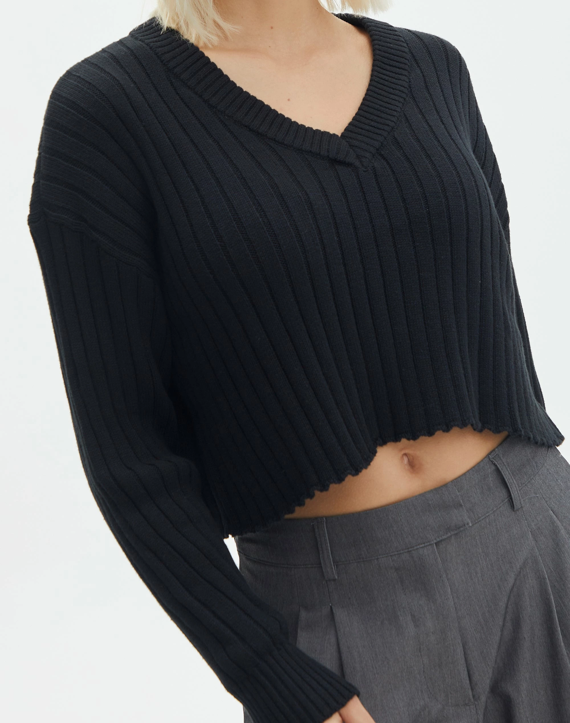 V-Neck Drop Shoulder Knit Jumper 12 V-Neck Drop Shoulder Knit Jumper - Image 10