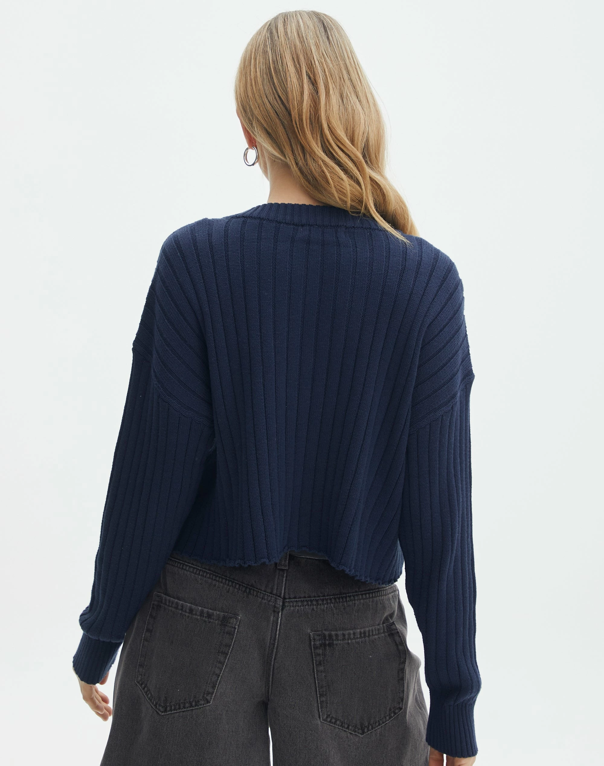 V-Neck Drop Shoulder Knit Jumper 21 V-Neck Drop Shoulder Knit Jumper - Image 19