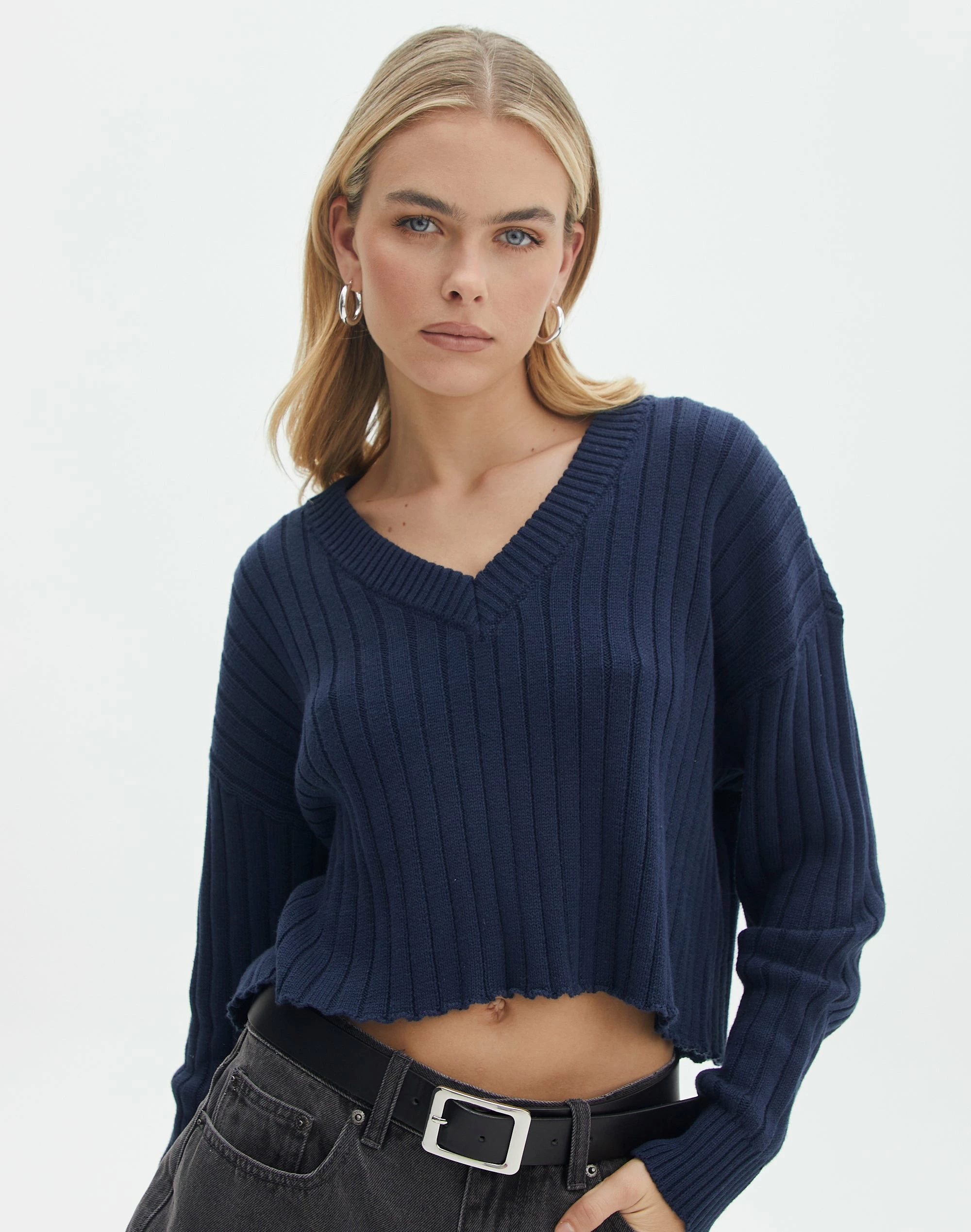 V-Neck Drop Shoulder Knit Jumper 19 V-Neck Drop Shoulder Knit Jumper - Image 17