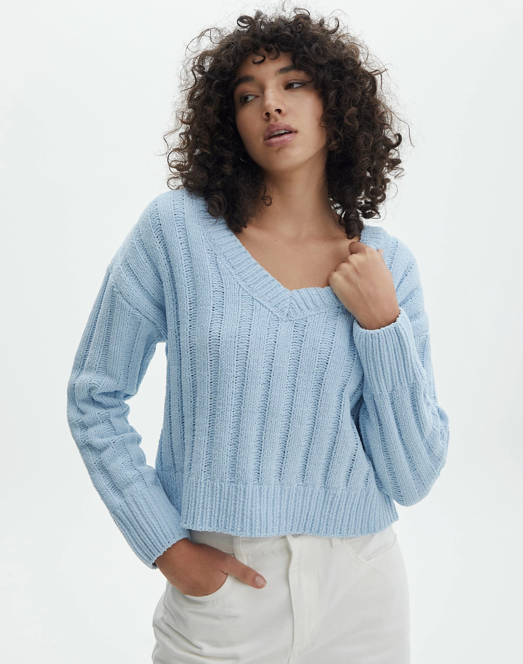 Cropped Cable Knit V Neck Jumper 15 Cropped Cable Knit V Neck Jumper - Image 13
