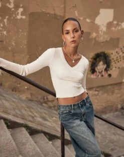 Pointelle Curve Hem Cropped Long Sleeve Top 28 Pointelle Curve Hem Cropped Long Sleeve Top -Glassons Store vance v neck milk front kl79068vn 2